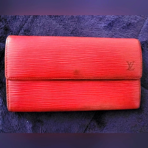 Authentic Louis Vuitton Red EPI Wallet - Picture 2 of 15